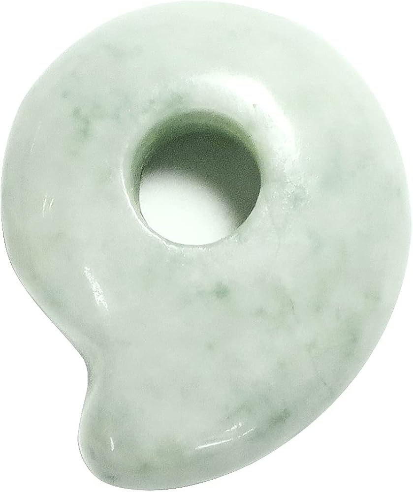 Amazon | [新宿銀の蔵] 糸魚川翡翠 勾玉 4A級 縦約16mm 二ノ型 産地