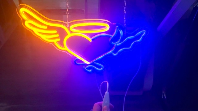 Amazon.co.jp: ネオンサイン - 天使と悪魔のハートのネオンサイン