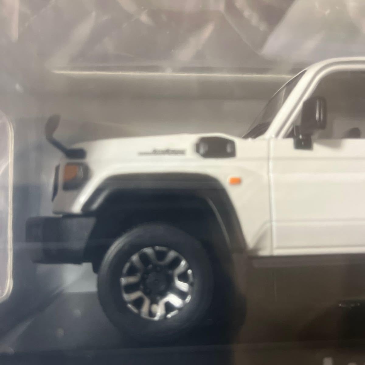 Amazon | ミニカー ランドクルーザー70再再販 1/30カラーサンプル☆040