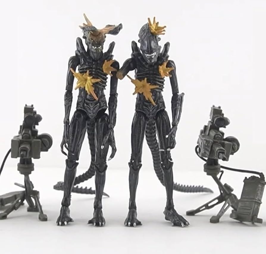 Amazon.com: Alien Battle Damage Warrior Set 35th Anniversary 2pk