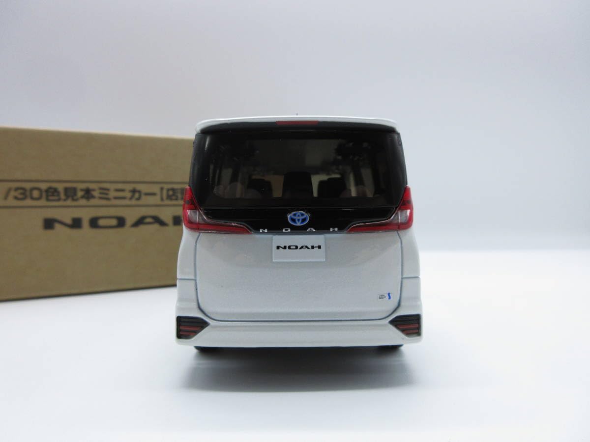 Amazon | 1/30 ミニカー 新型ノア 2022年モデル カラーサンプル 非売品