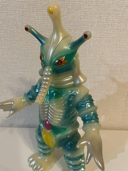 Amazon.co.jp: ヒッポリト星人 M1号 蓄光ソフビ レアカラー ブルマァク