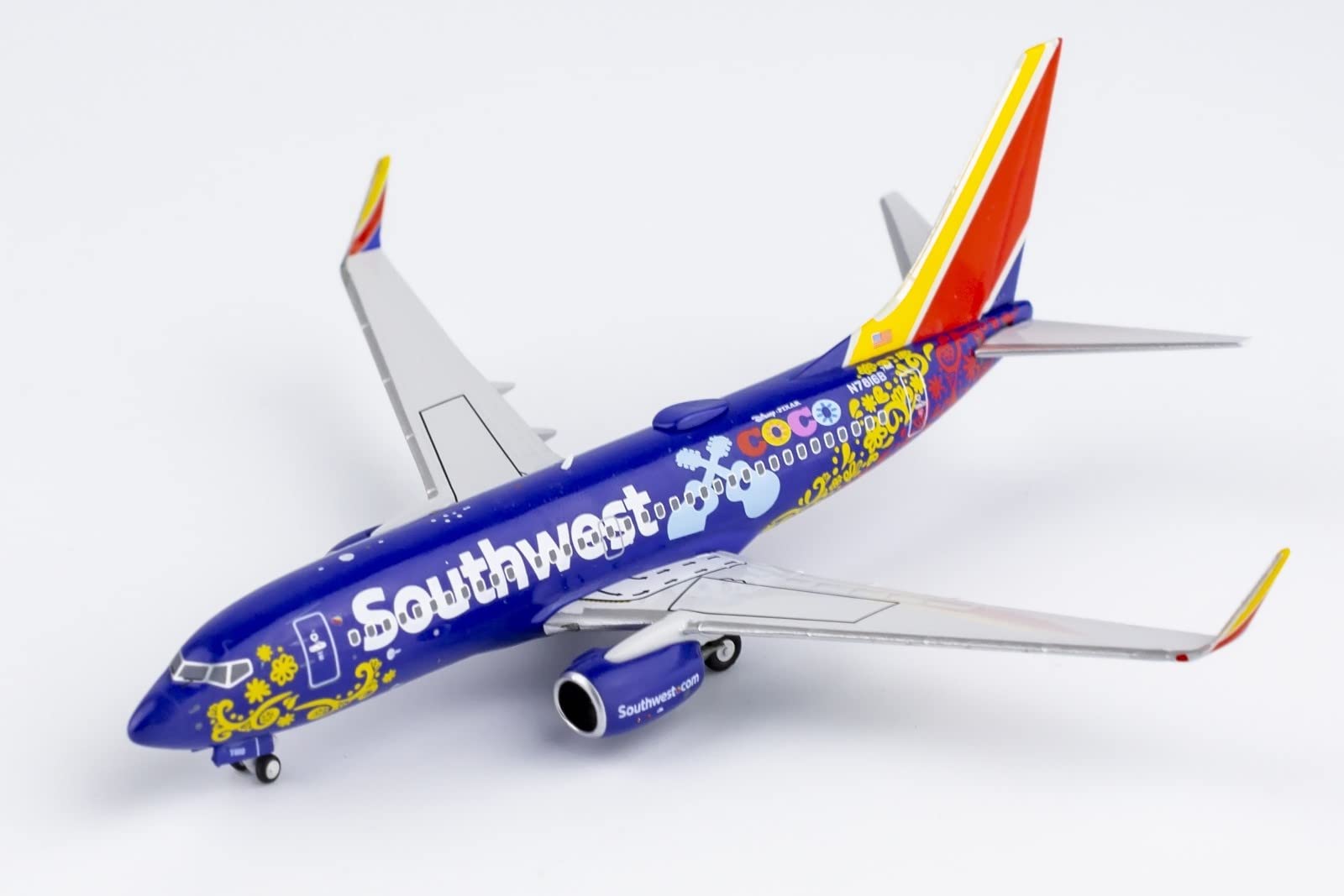 Amazon.com: Limox 77031 Boeing 737-700/w Southwest Airlines Coco