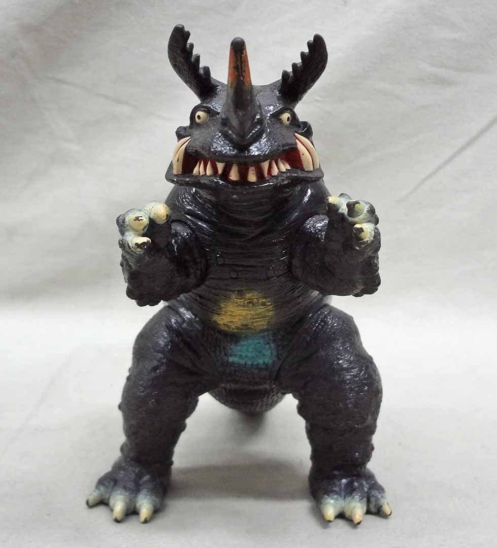 Amazon.co.jp: ウルトラ怪獣ソフビ ネロンガ 背中銀塗装 初代 : おもちゃ