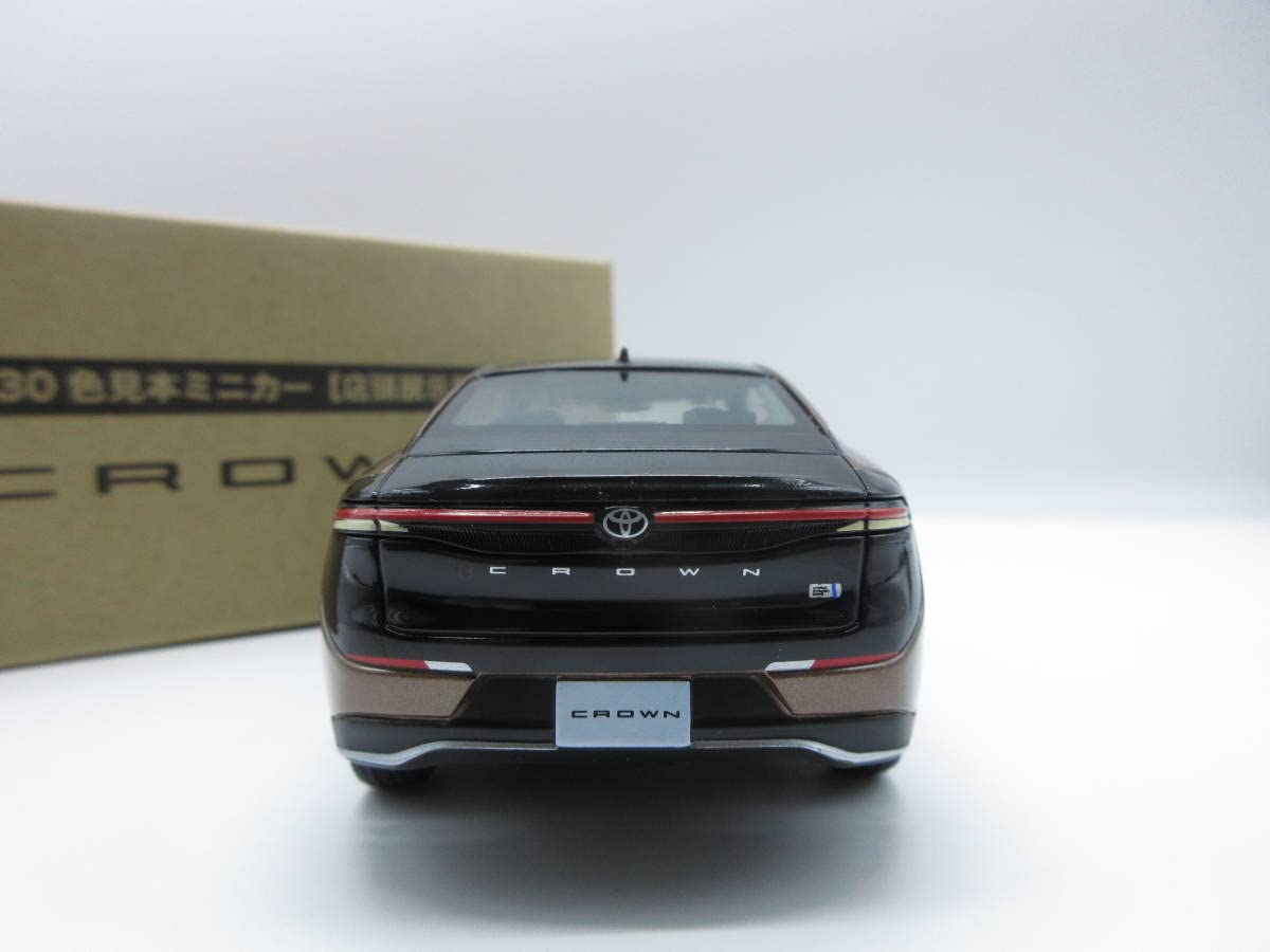Amazon | 1/30 ミニカー 新型クラウン クラウンクロスオーバー 2022年