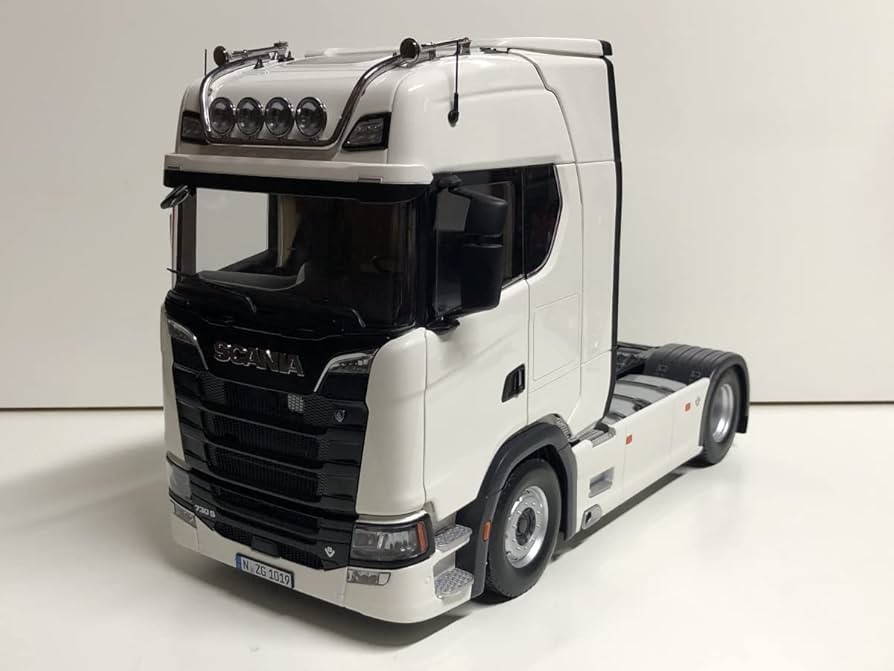 Amazon | NZG 1/18 Scania V8 730S 4x2 Tractor ホワイト スカニア