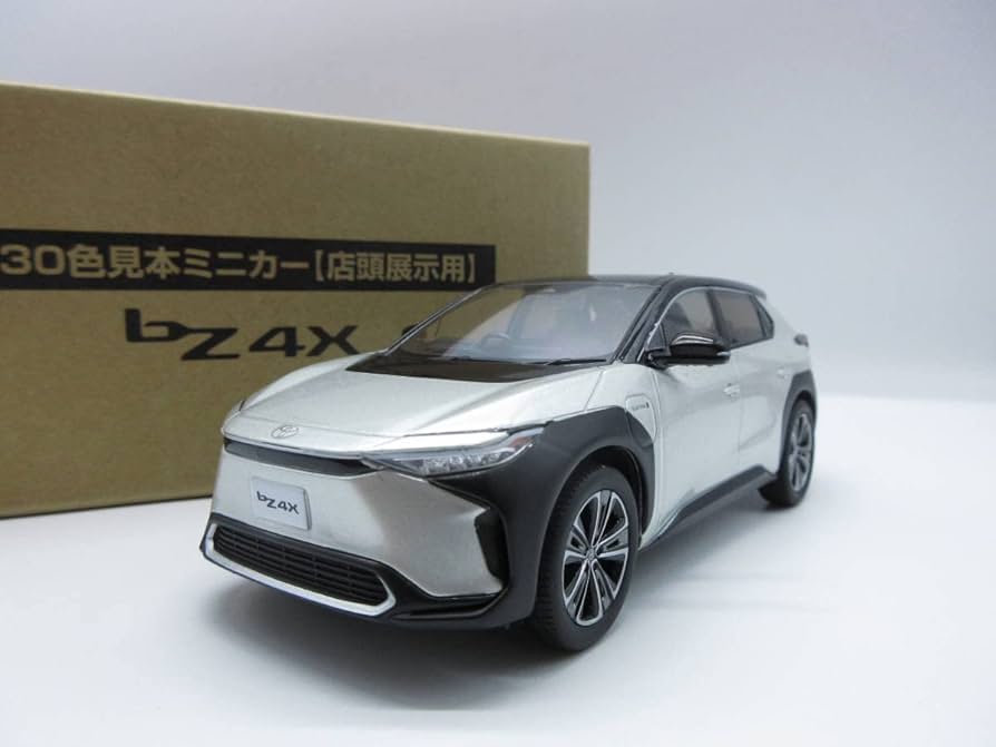 Amazon.co.jp: 1/30 新型bZ4X カラーサンプル ミニカー ブラック