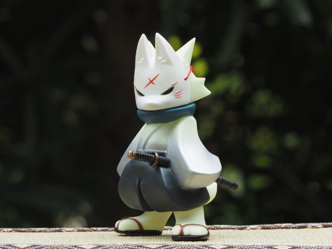 Amazon.co.jp: 電脳大工 狐武士 蓄光 インディーズ ソフビ : おもちゃ