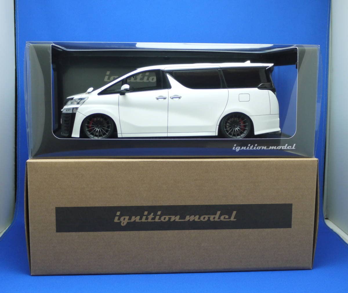 Amazon | 1/18 イグニッションモデル トヨタ ヴェルファイア(30) ZG