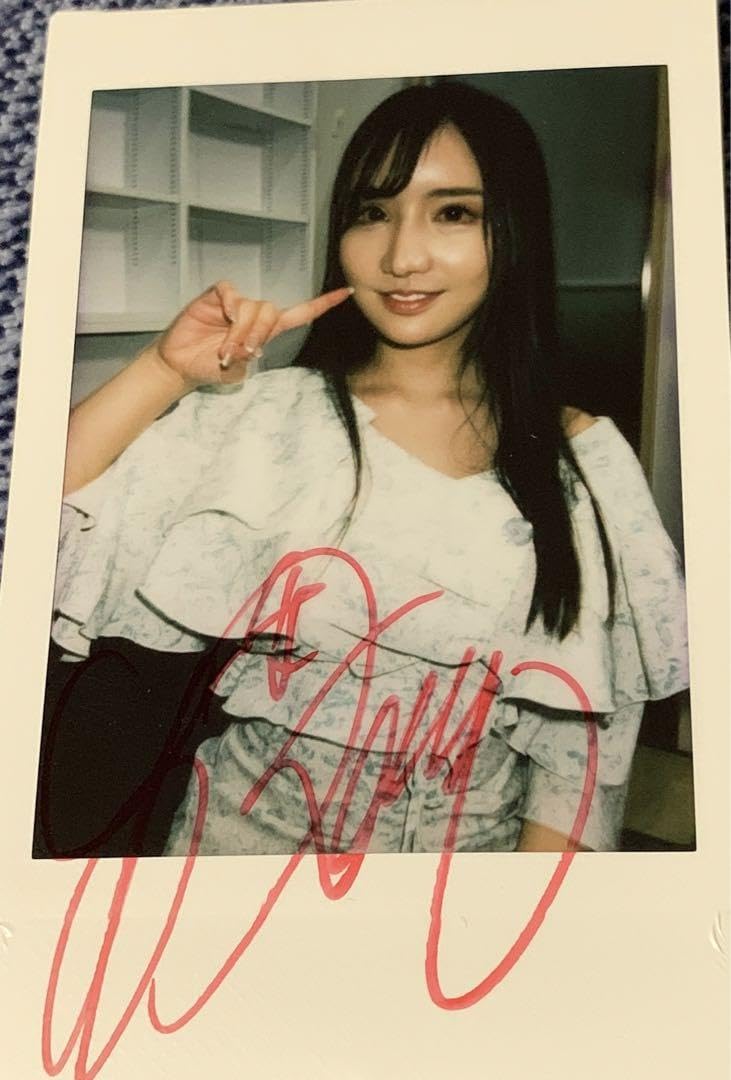 Amazon.co.jp: 楪カレン 直筆サイン入りチェキ : おもちゃ