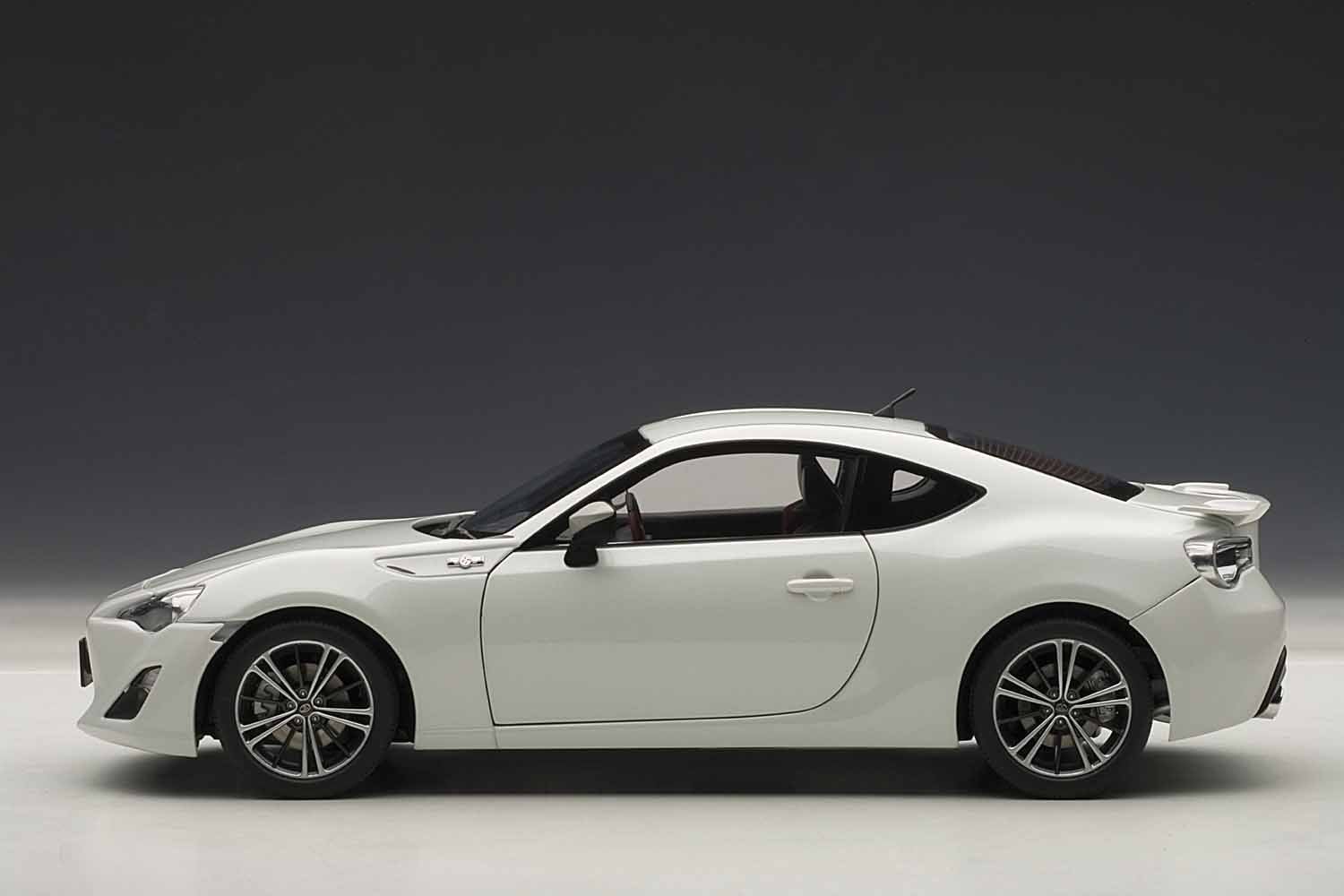 Amazon | AUTOart 1/18 トヨタ 86 GTリミテッド (日本仕様/右H