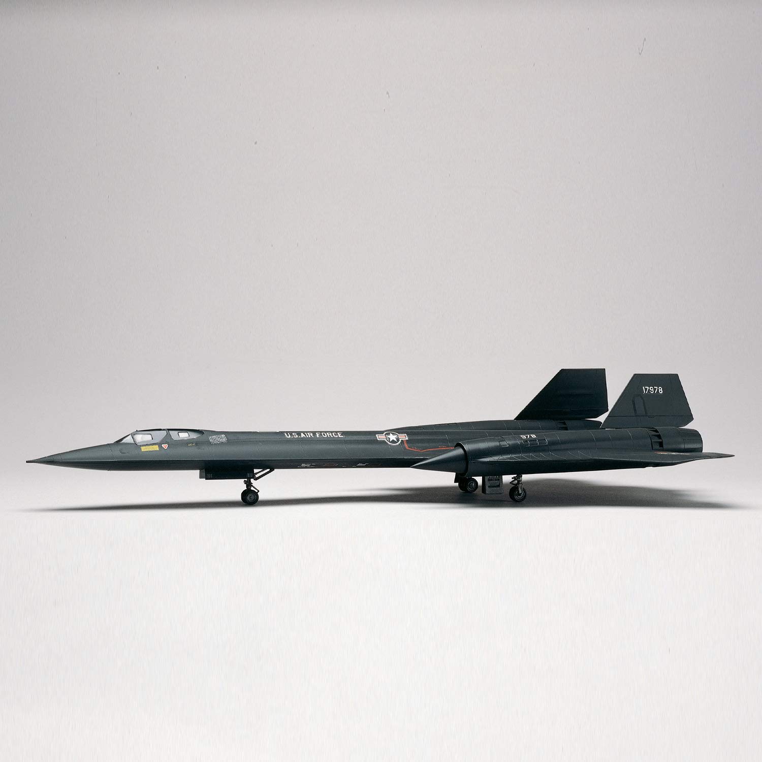 Amazon.com: Revell 85-5810 SR-71 Blackbird 1:72 Scale 66-Piece