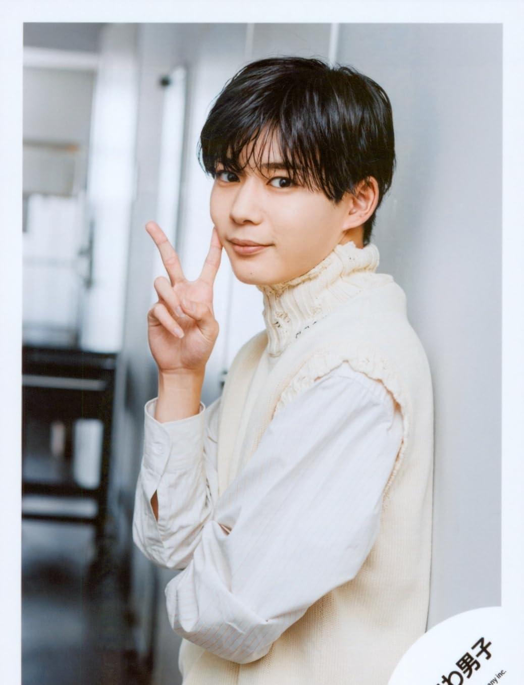 Amazon.co.jp: なにわ男子 公式 生 写真（長尾謙杜）J02423 : おもちゃ