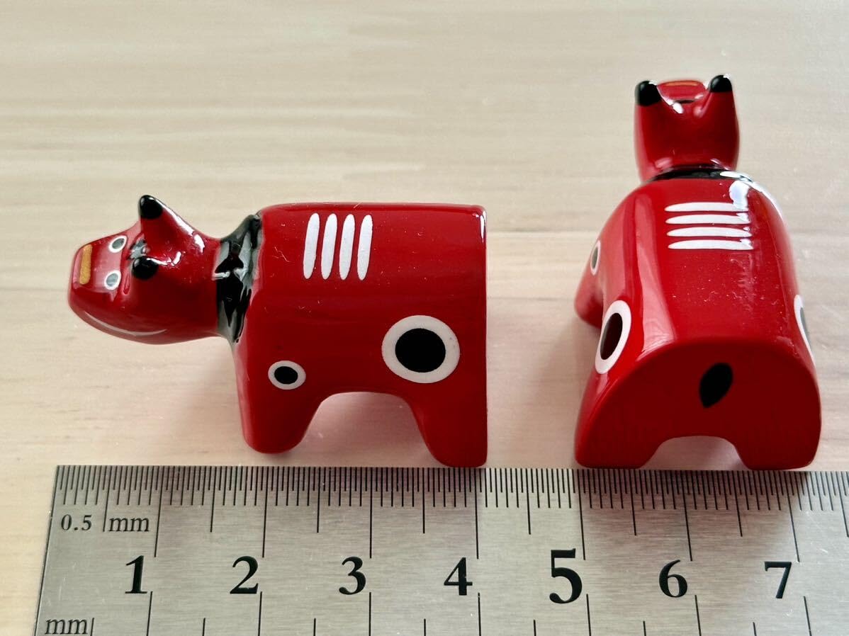 Amazon.co.jp: 赤べこ箸置き ミニ オブジェ 置物 インテリア 2個