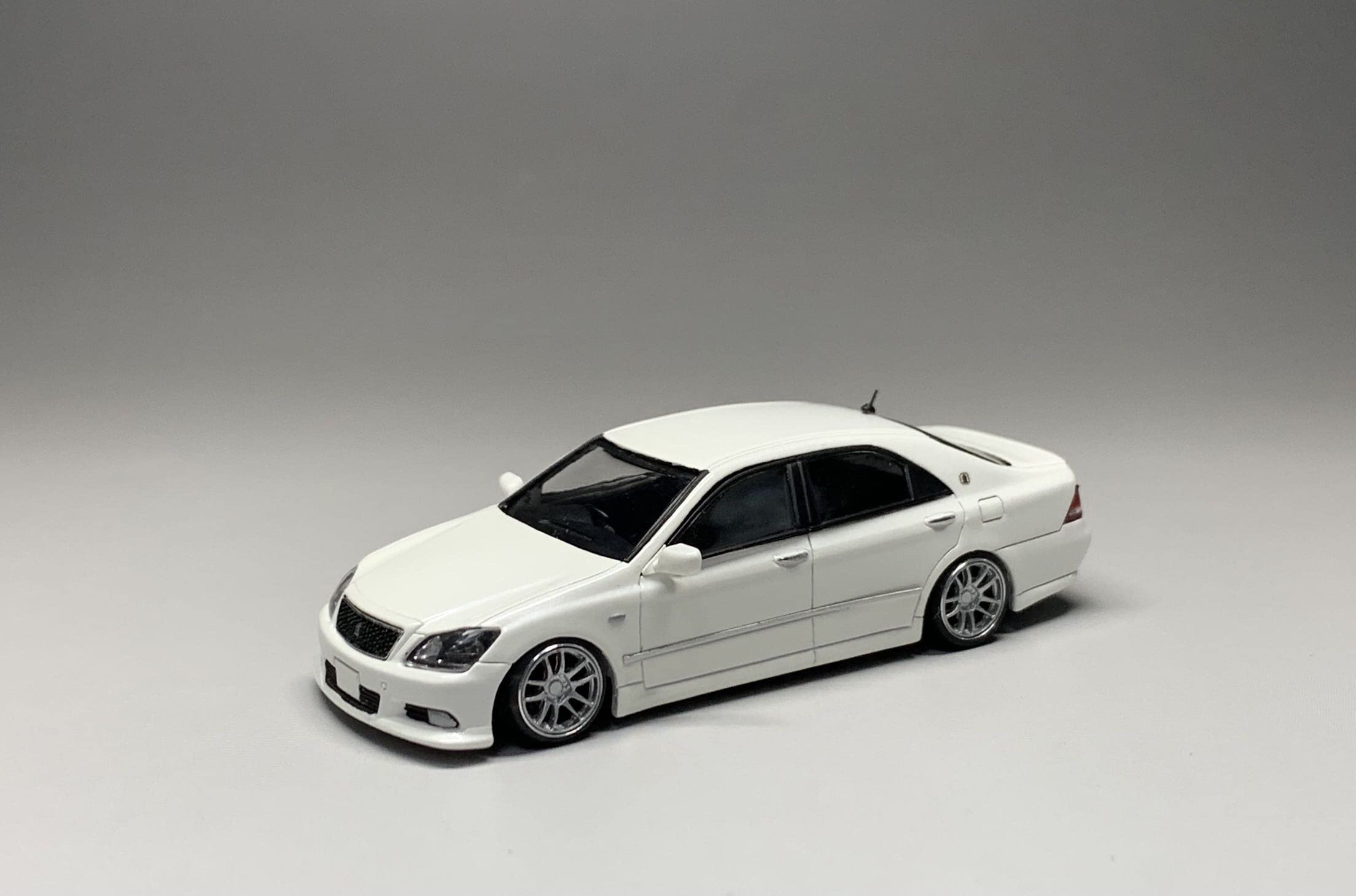 Amazon | 1/64 BM トヨタ クラウンVIP スポーツ GRS184 白 ミニカー一