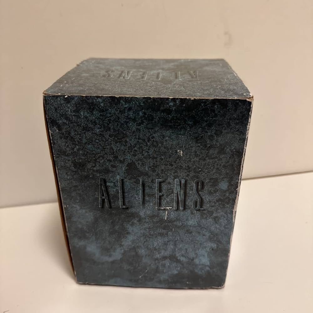 Amazon.co.jp: フォッシル エイリアン 腕時計 & エッグ型ケース FOSSIL