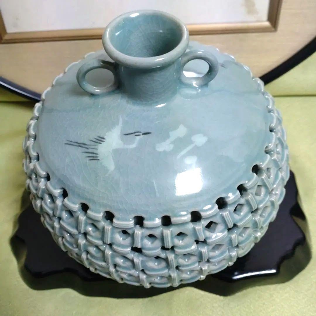 Amazon.co.jp: 高麗青磁 花瓶 壺 峰鶴 透かし 二重 陶器 陶芸 工芸品