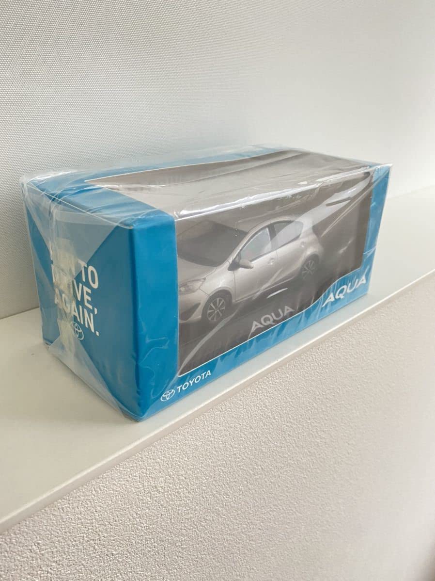 Amazon | トヨタ アクア ミニカー 1/30 シルバーメタリック 1F7 カラー