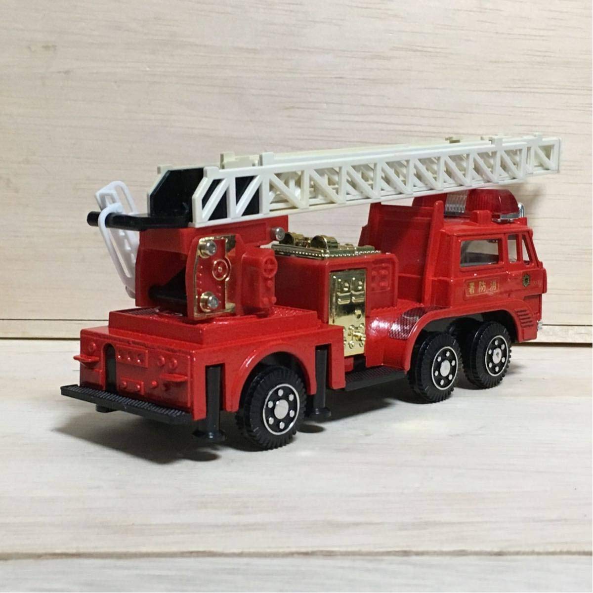 Amazon.co.jp: ヨネザワ ダイヤペット 点滅梯子消防車 三菱ふそう T910