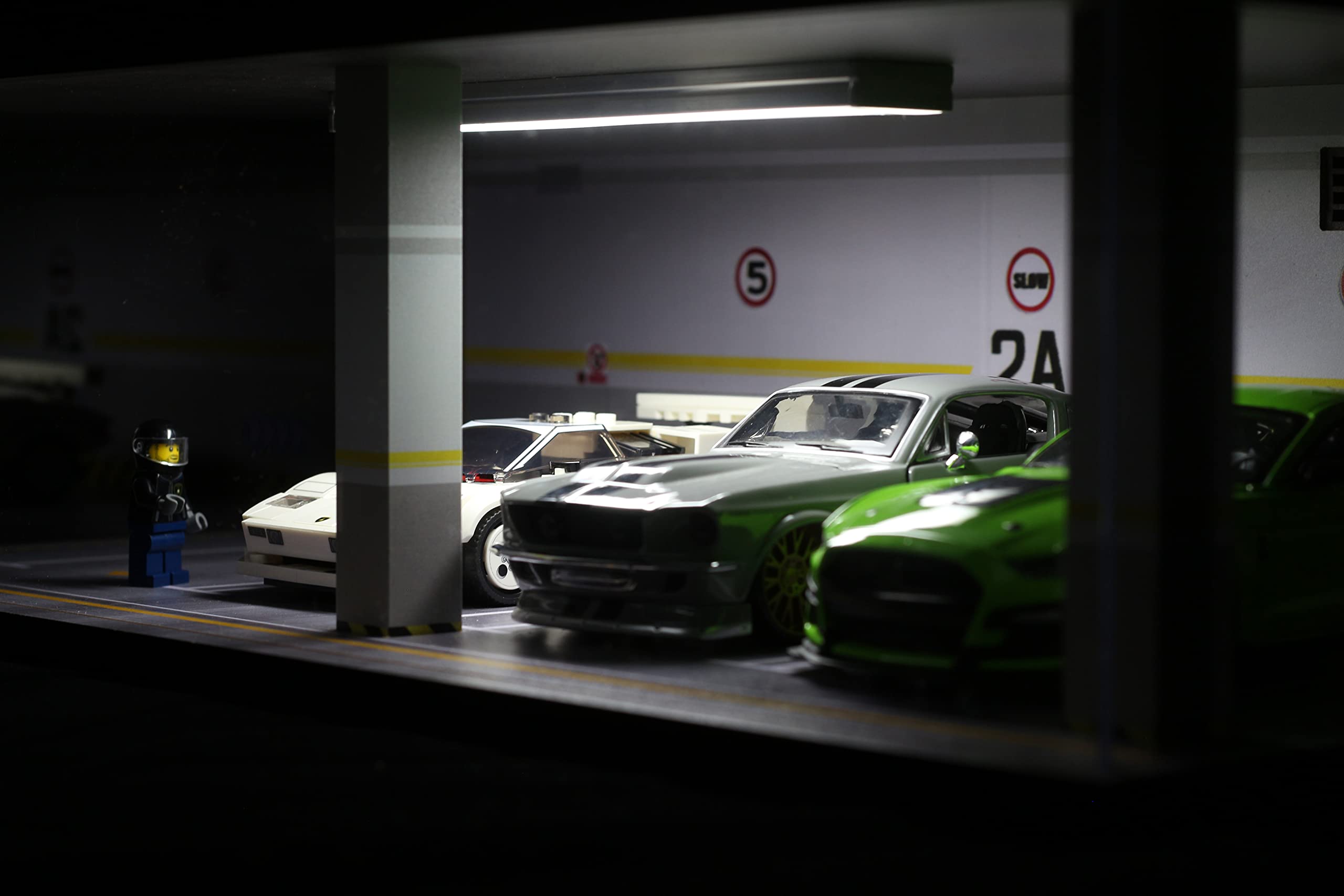 Amazon.com: 1/24 Scale Die-cast Car Garage Display Case with Clear