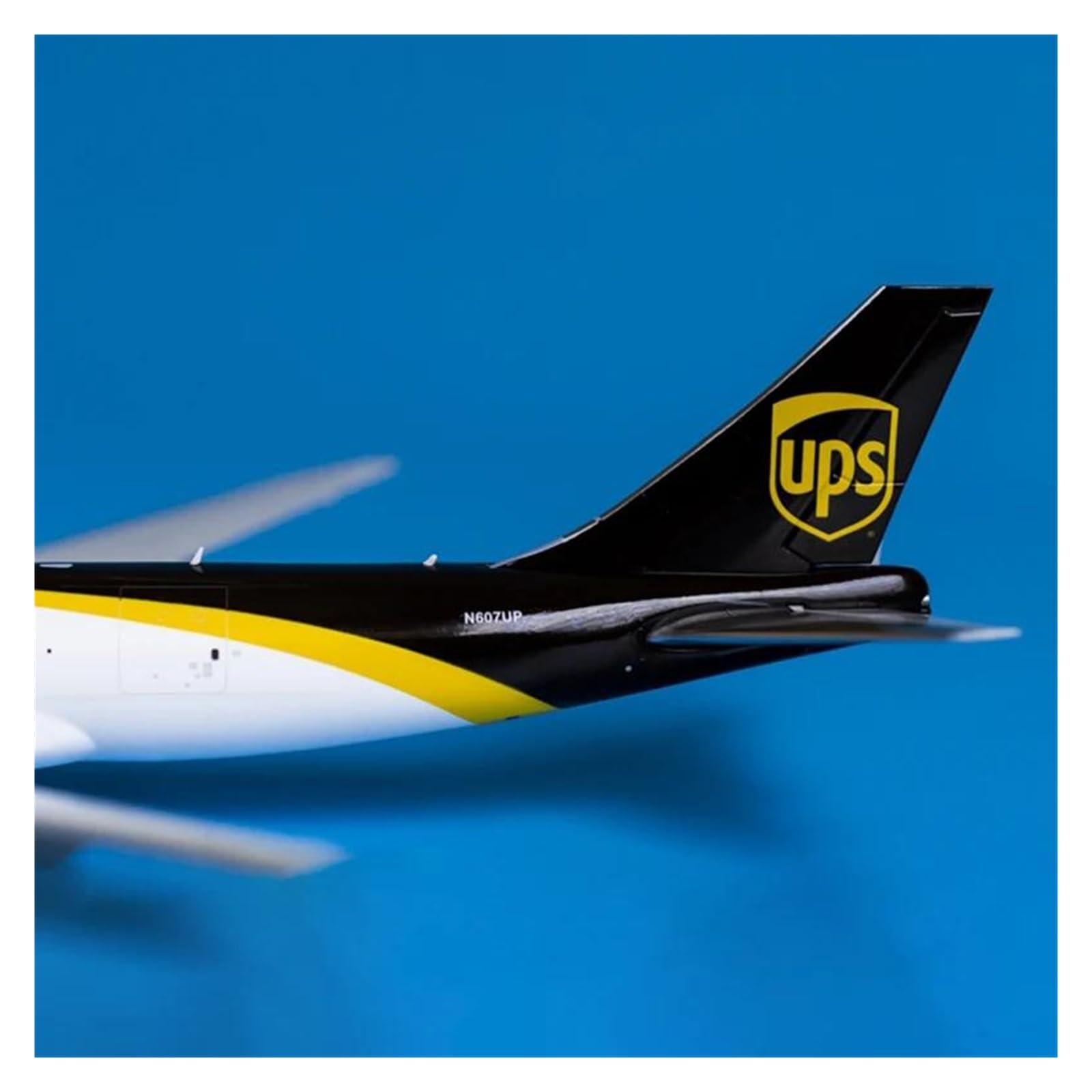 Amazon.co.jp: 航空機 UPS B747-8F 合金ダイキャスト貨物航空機モデル