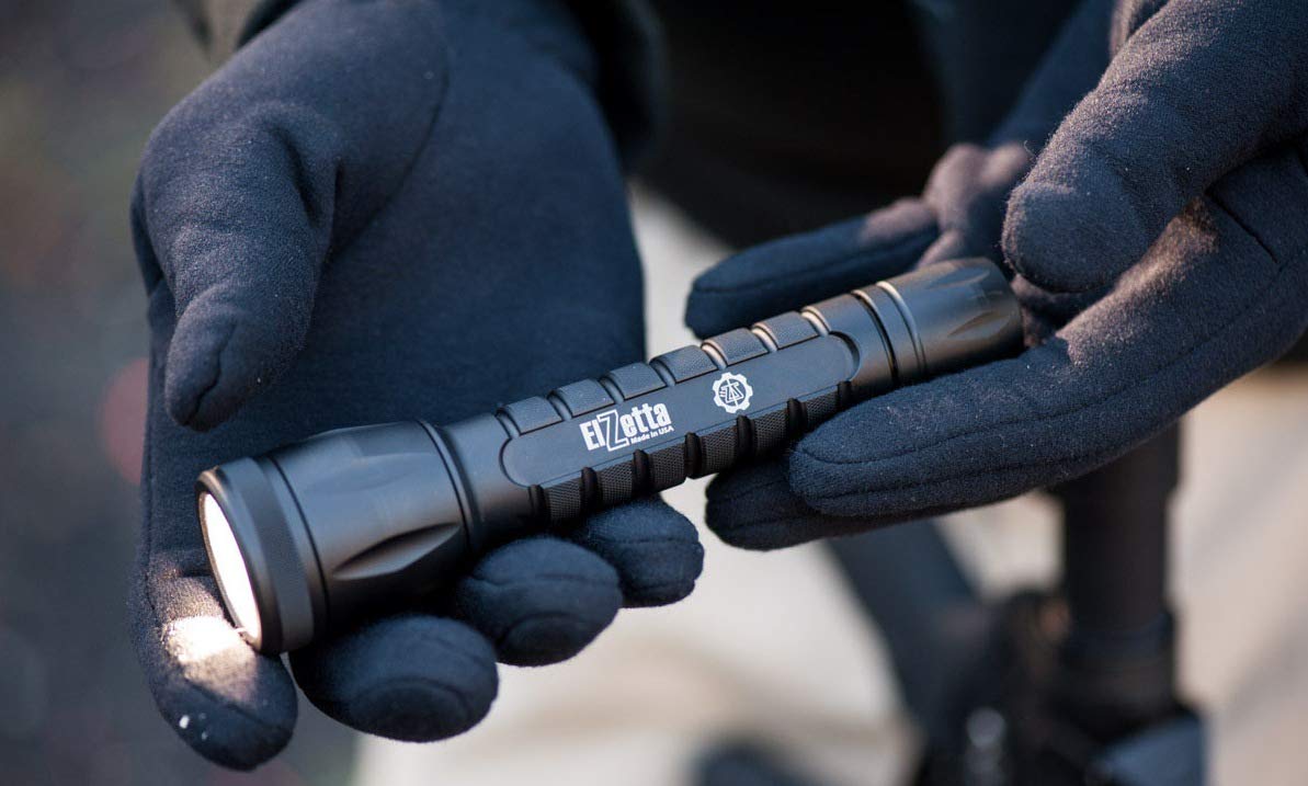 Amazon.co.jp: Elzetta Charlie C-133 3セル 懐中電灯 標準ベゼル