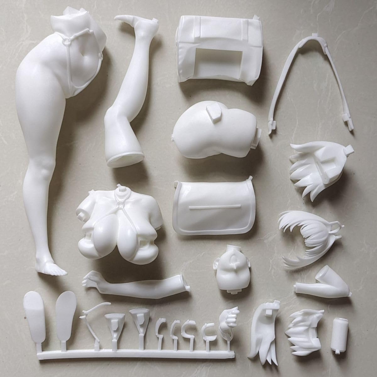 Amazon.co.jp: 白組みレジンキット 勝利の女神：NIKKE エレグ 水着ver