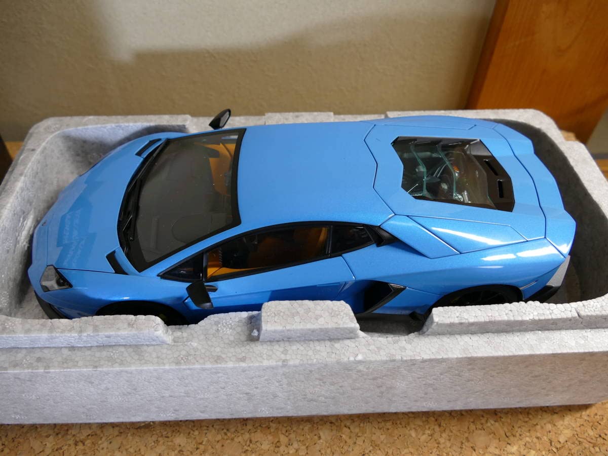 Amazon.co.jp: Autoart 1/18 ランボルギーニ アヴェンタドール LP720-4