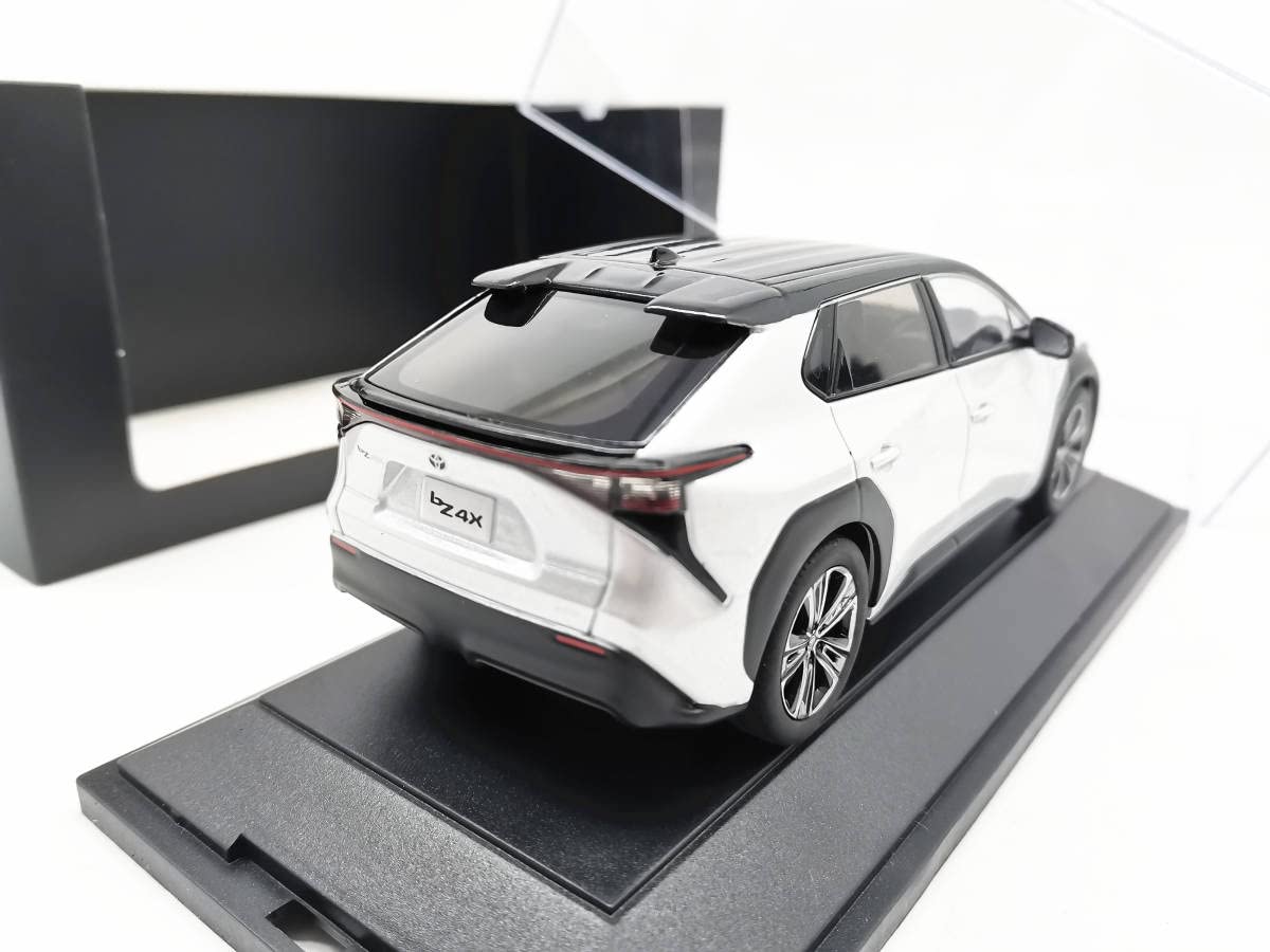 Amazon | 1/30 トヨタ bZ4X ブラックxプラチナホワイトパール