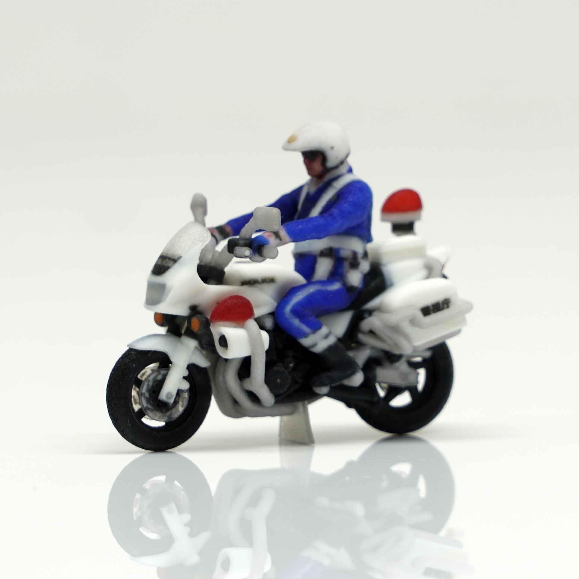 Amazon.co.jp: figreal 1/64 白バイA 走行中(13) 隊員乗車セット