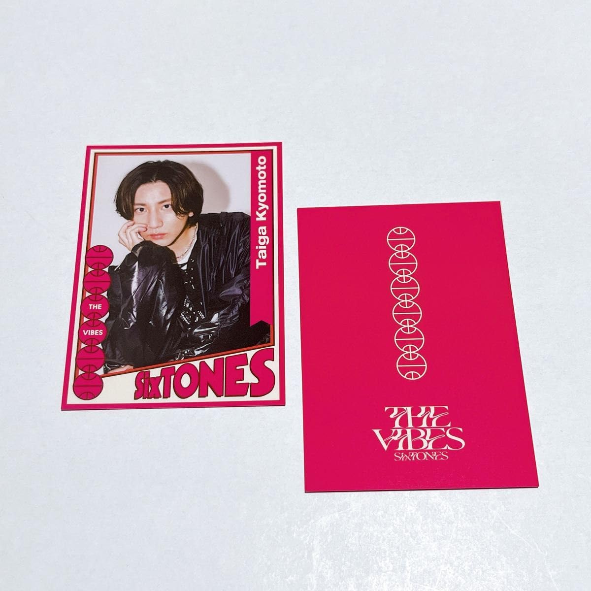 Amazon.co.jp: 京本大我 フォトカード トレカ 2枚 THE VIBES : おもちゃ