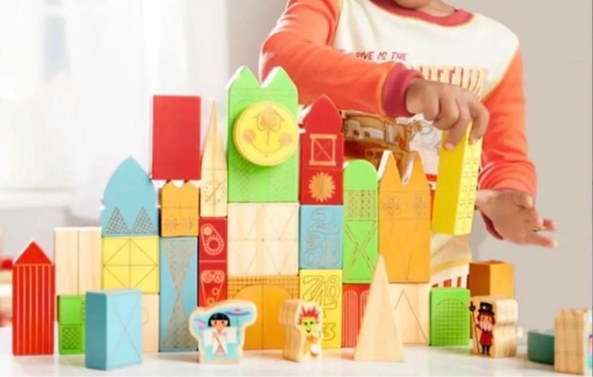 Amazon.co.jp: 日本未入荷 イッツアスモールワールド 積み木 : おもちゃ