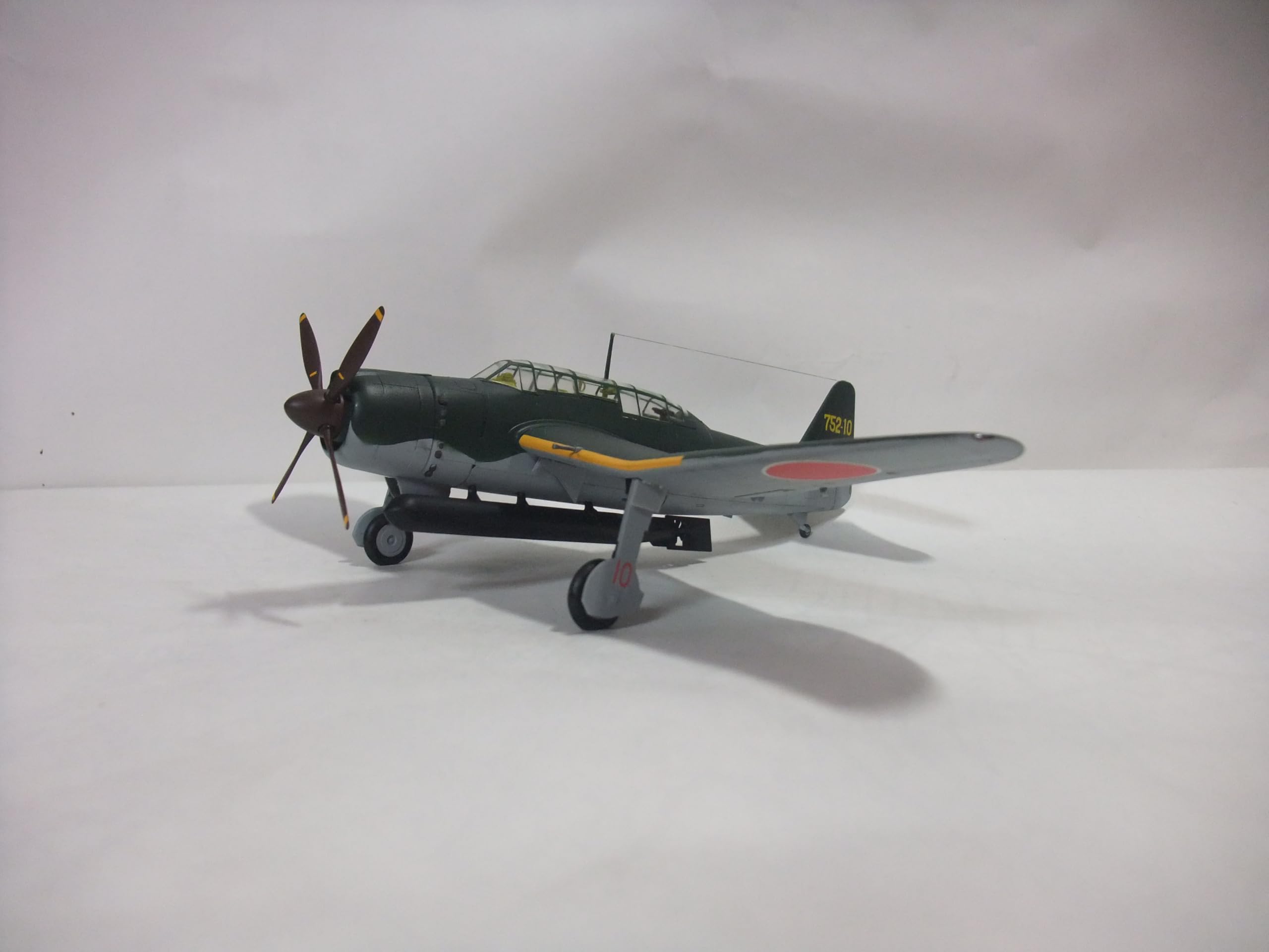 Amazon | 完成品 日本海軍 流星改 戦闘攻撃機48分1サイズ | プラモデル