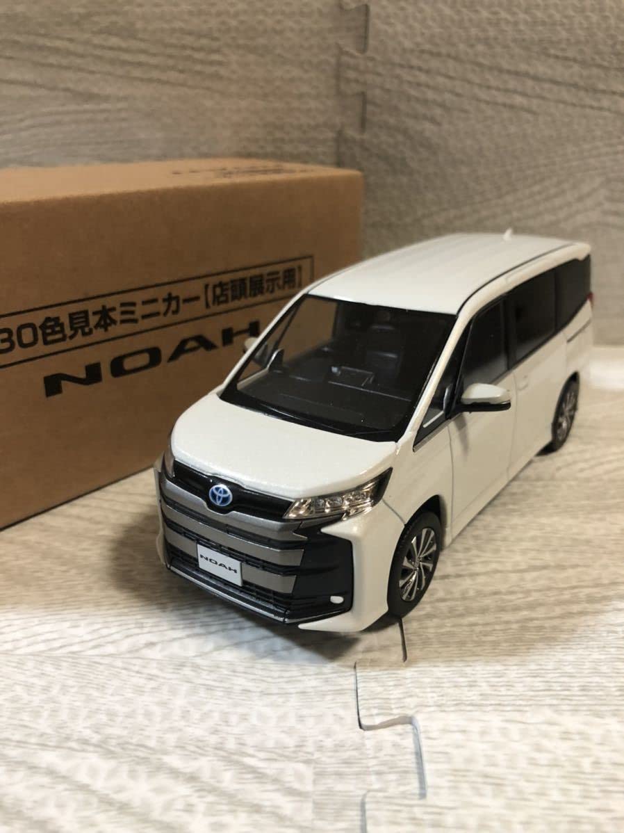 Amazon | トヨタ 新型ノア NOAH 1/30 カラーサンプルミニカー ホワイト