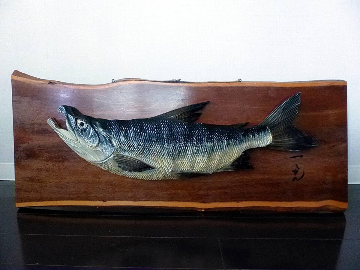 Amazon.co.jp: 一光作鮭彫刻壁掛け天然木彫り伝統工芸品サケさけ魚