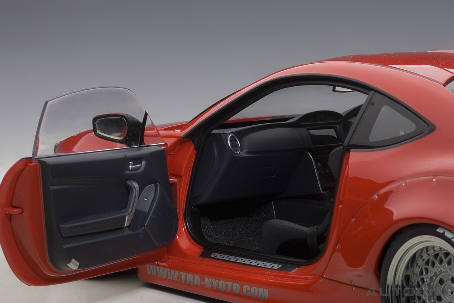 Amazon | AUTOart 1/18 ロケットバニー 86 (レッド/シルバー・ホイール