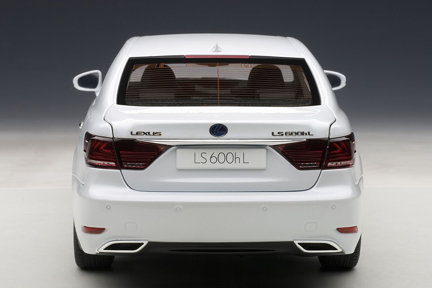 Amazon | AUTOart 1/18 レクサス LS600hL (ホワイトパール・ブラック