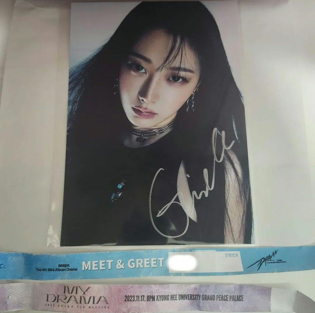 Amazon.co.jp: aespa drama 直筆サイン フォト ジゼル ミーグリ : おもちゃ