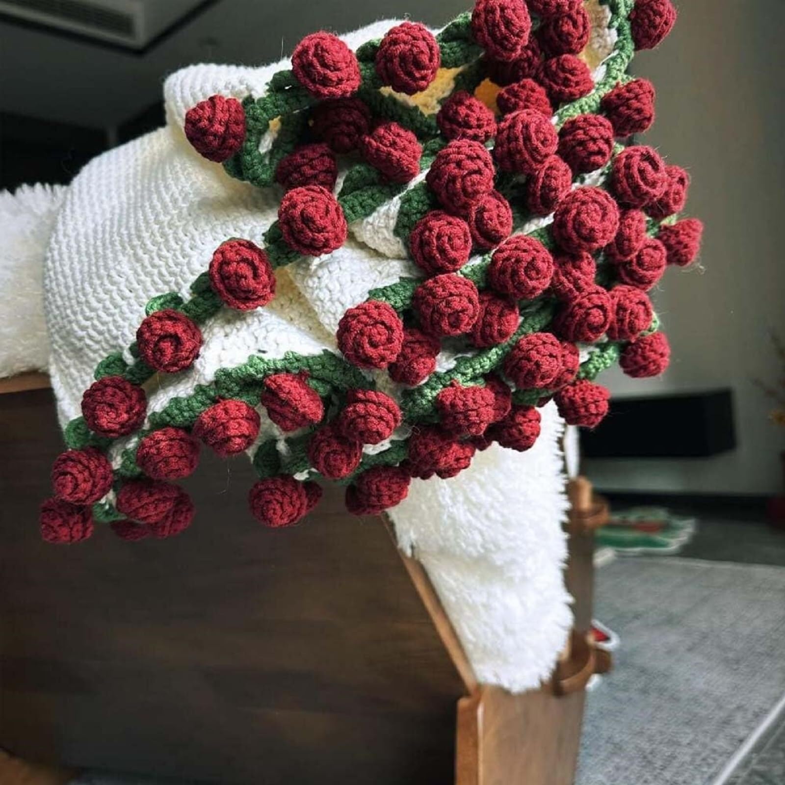 Amazon｜フラワーブーケブランケット。ハンドメイドかぎ針編みのローズ