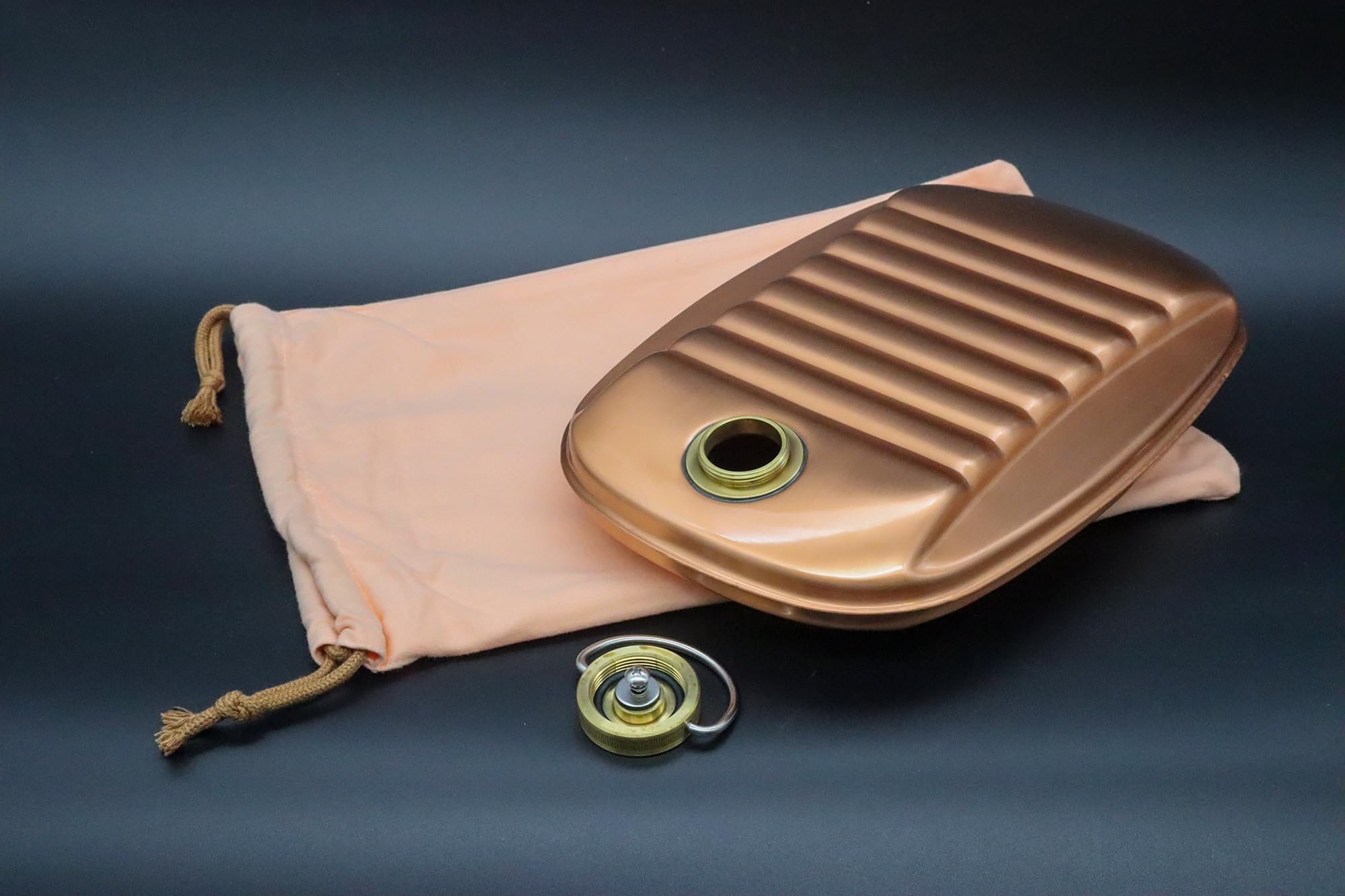 Amazon｜新光堂 湯たんぽ（容量：2,300ml） （綿100％袋付）日本製