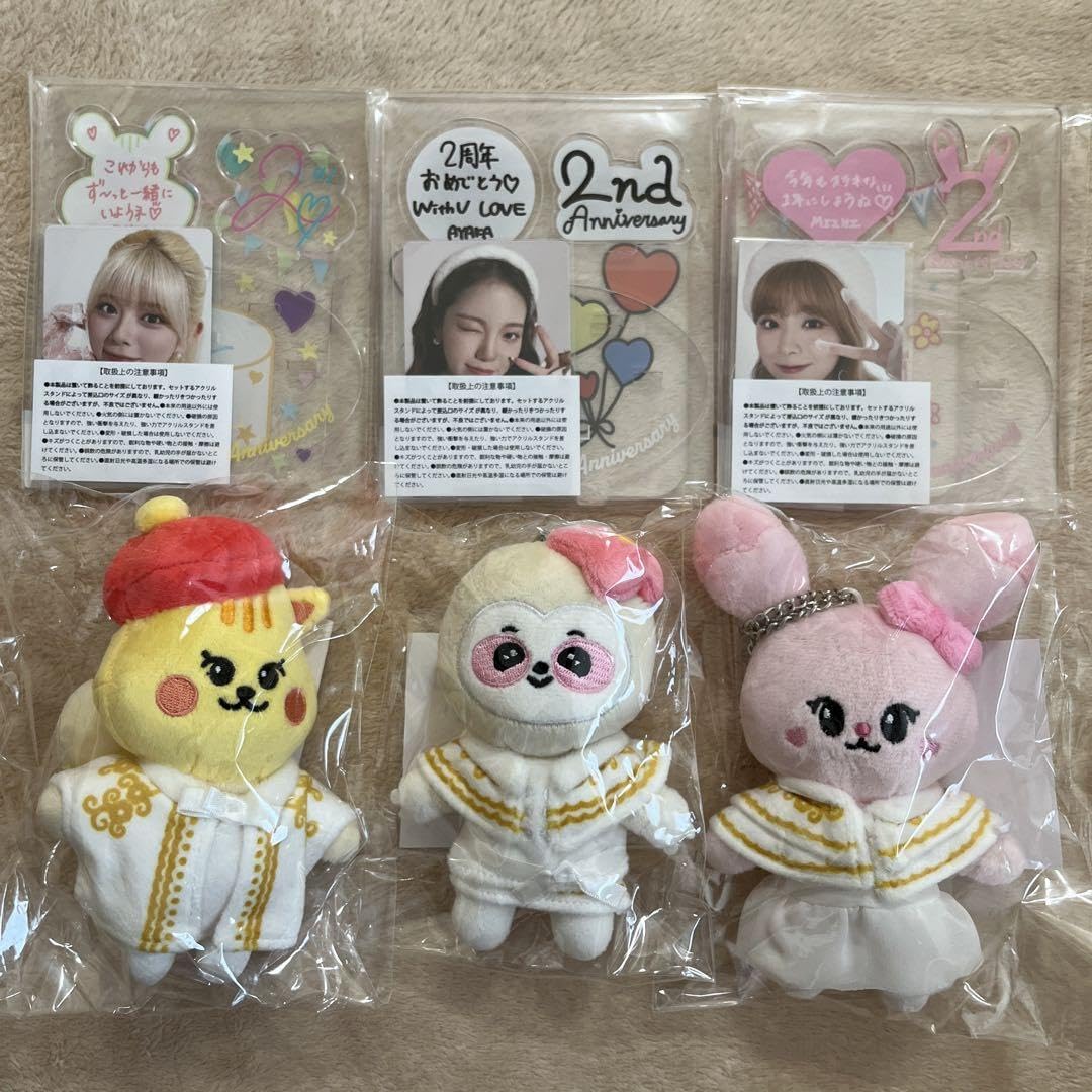 Amazon.co.jp: NiziU 背景アクリルスタンド&バッグチャーム リク