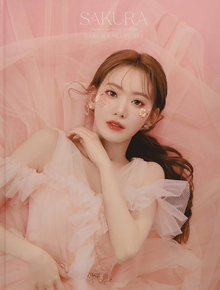 Amazon.co.jp: 宮脇咲良 卒業ビジュアルブックレット SAKURA MIYAWAKI