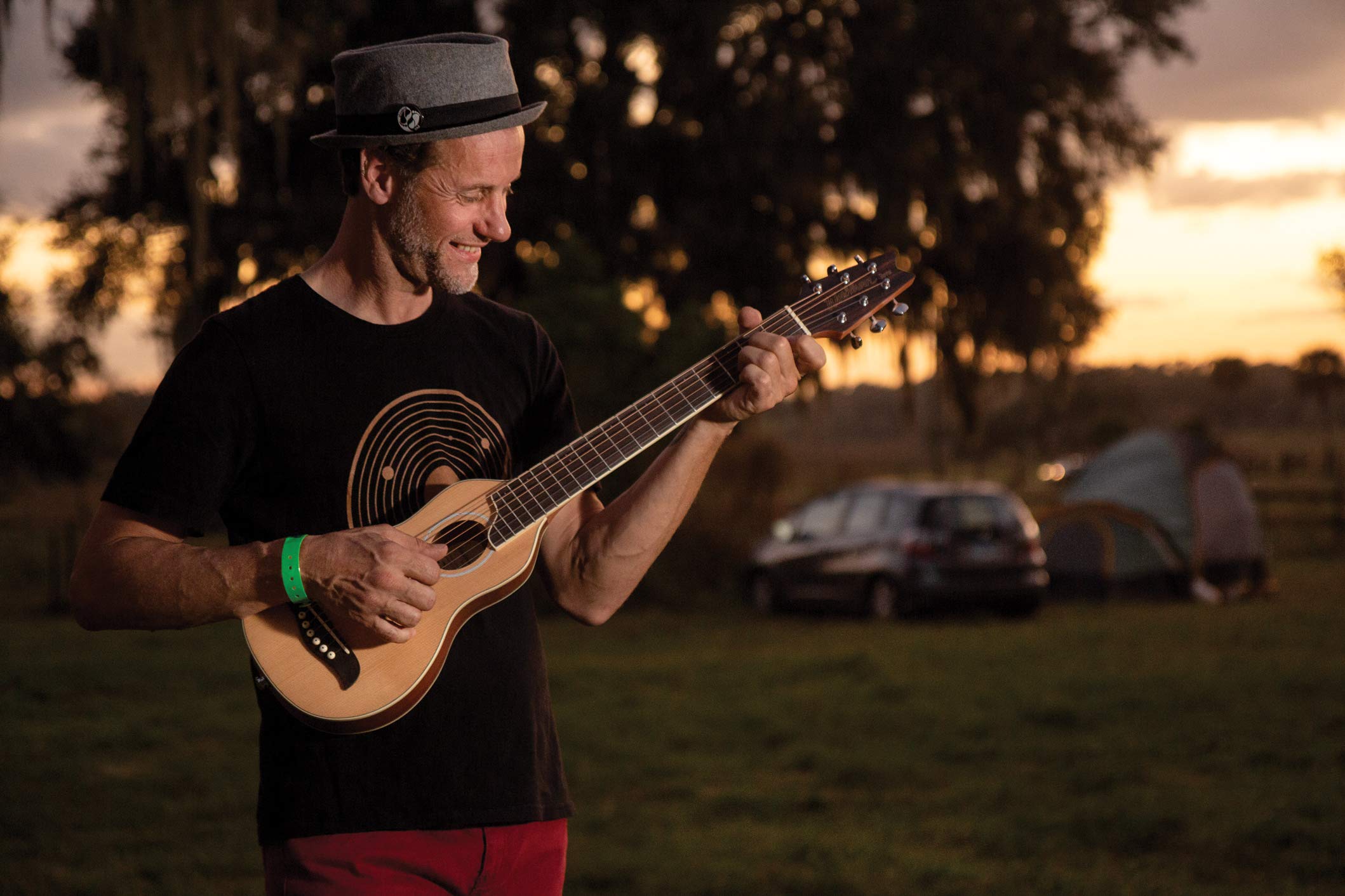 Amazon | Washburn Rover 6弦アコースティックギター 右 透明ブルー