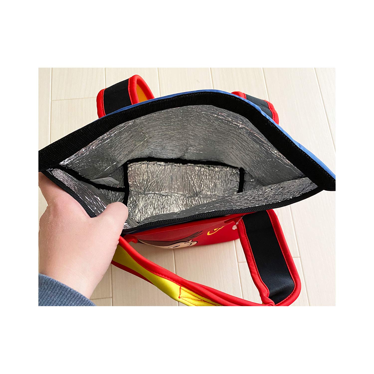 Amazon.co.jp: おさるのジョージ 保温保冷バッグ ジョージ レッド