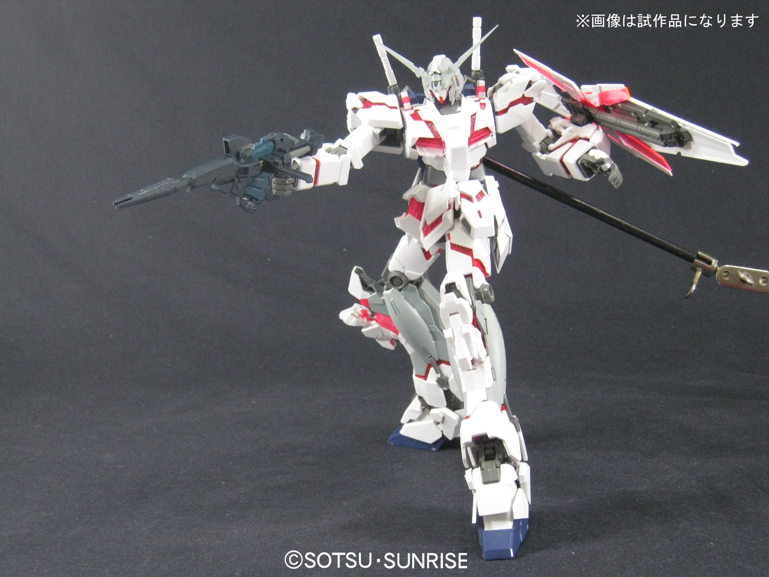 Amazon.com: Bandai Hobby RX-0 Unicorn Gundam HD Color with MS Cage
