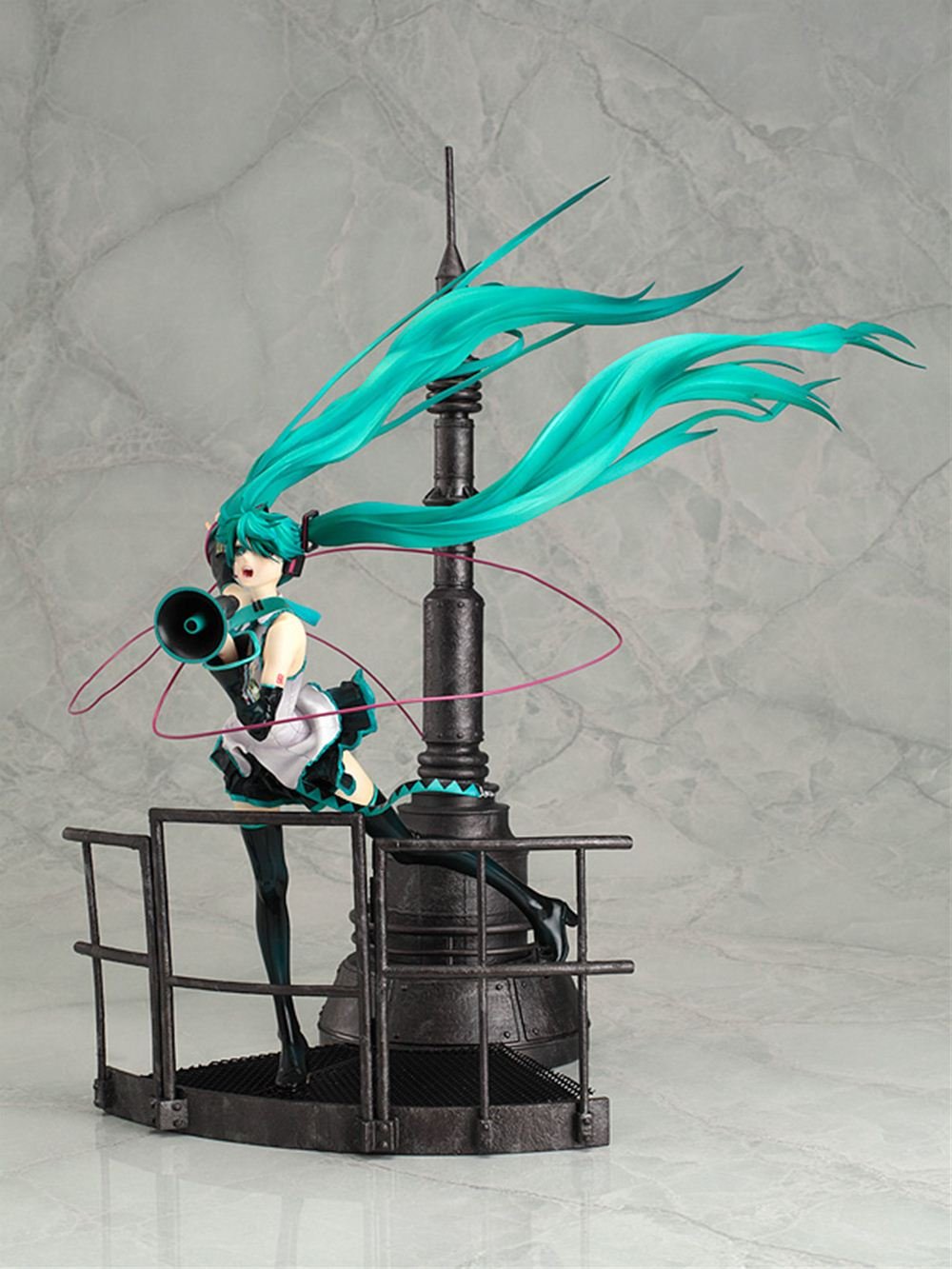 Amazon.co.jp: 初音ミク 恋は戦争ver. (1/8スケール PVC製塗装済み完成