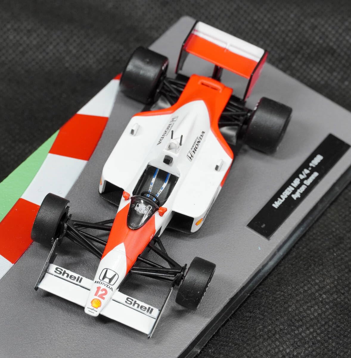Amazon.co.jp: 1 マクラーレン MP4/4 アイルトン セナ 1988 F1マシン