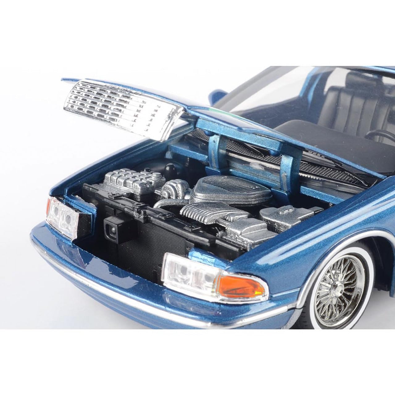 Amazon.com: Motormax 1993 Chevrolet Chevy Caprice Lowrider 1:24