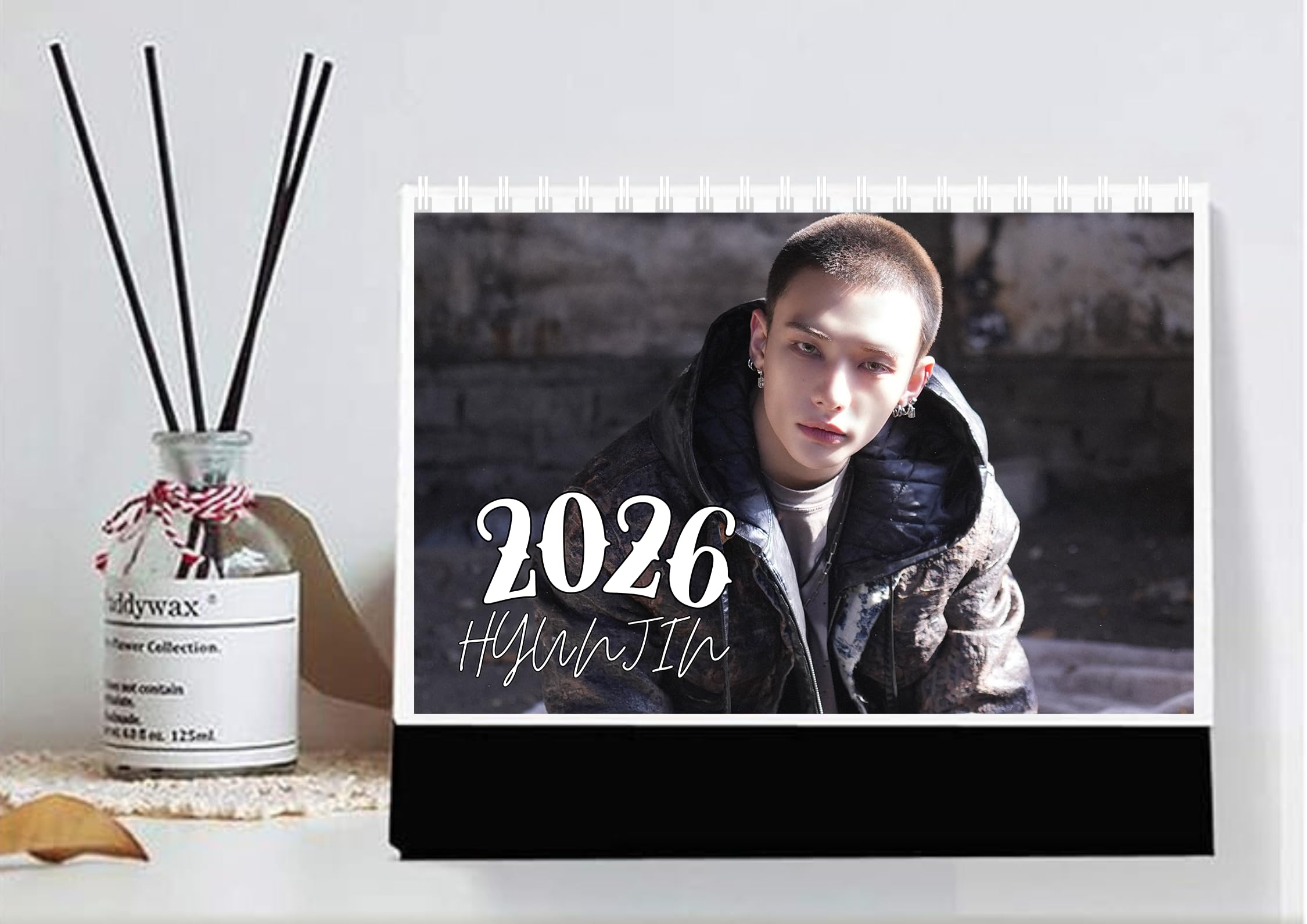 Amazon | ストレイキッズ ヒョンジン 日本仕様 2026年 卓上カレンダー