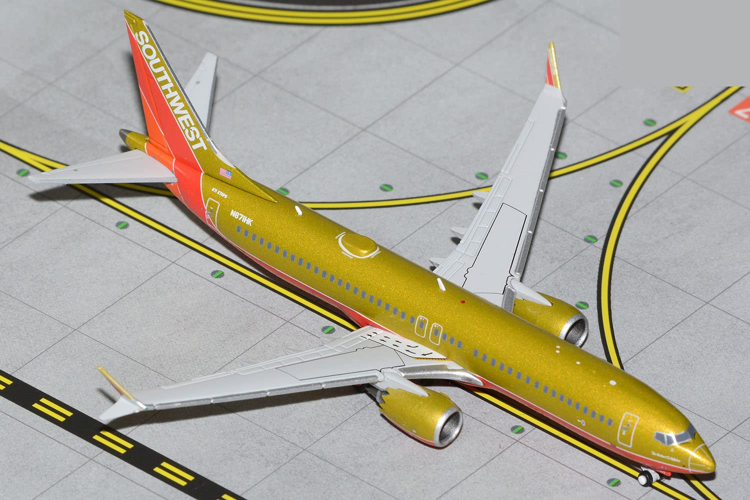 Amazon.com: GeminiJets GJSWA2186 Southwest Airlines Boeing 737 MAX